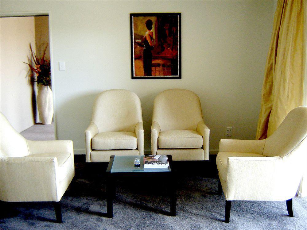 Salerno Motel Apartments Christchurch Exterior foto A living room