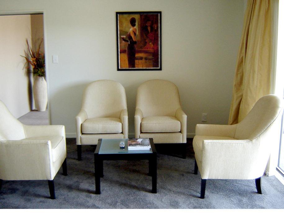 Salerno Motel Apartments Christchurch Cameră foto A waiting room
