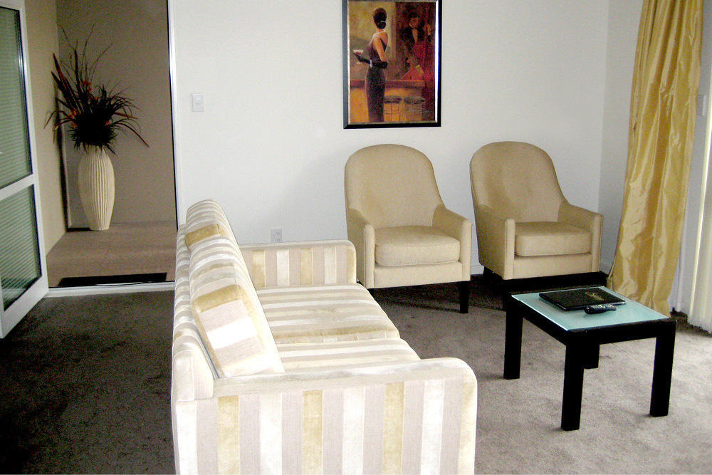 Salerno Motel Apartments Christchurch Exterior foto A living room
