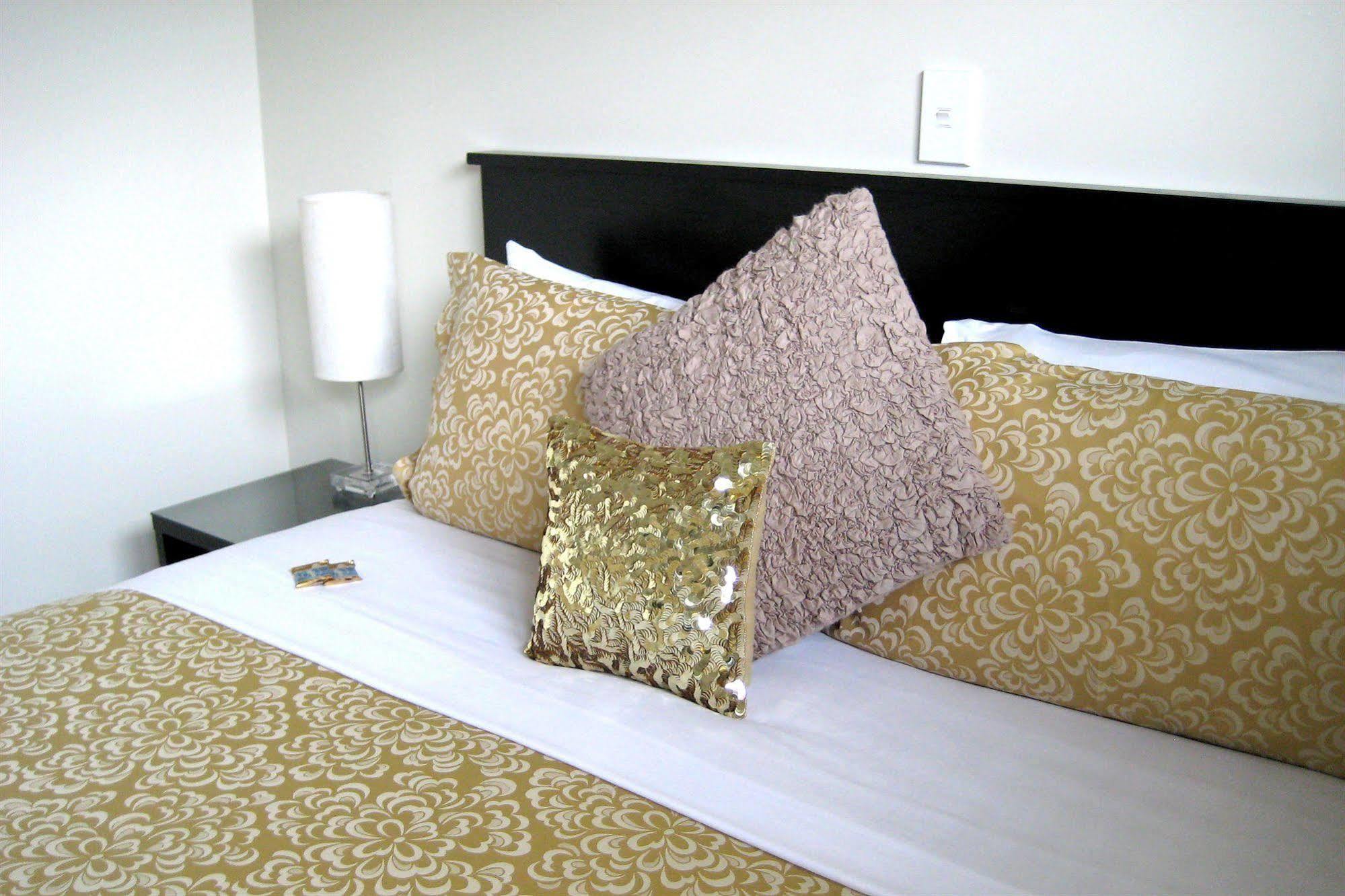 Salerno Motel Apartments Christchurch Exterior foto Sequin pillows