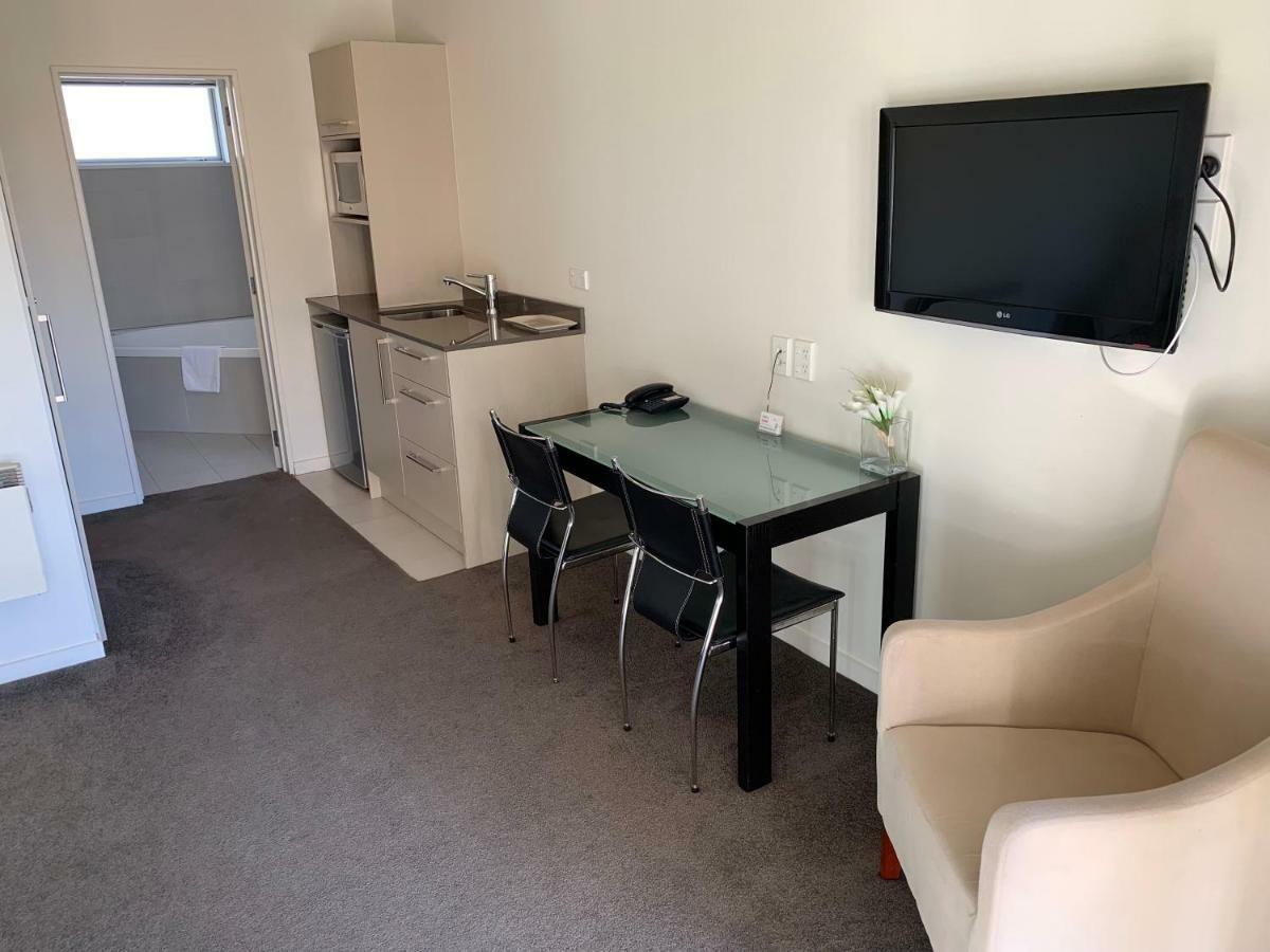 Salerno Motel Apartments Christchurch Exterior foto A typical studio apartment