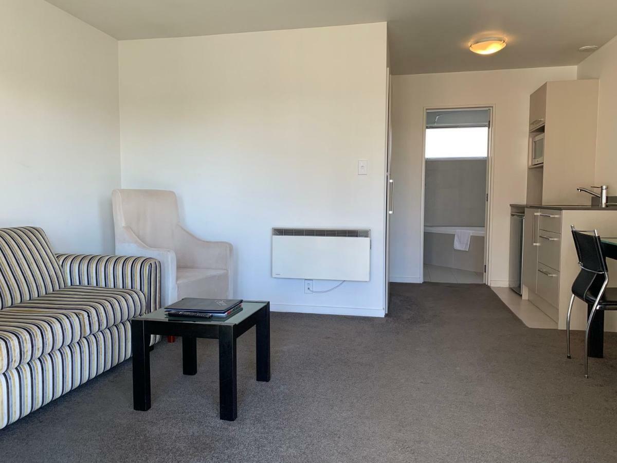Salerno Motel Apartments Christchurch Exterior foto A typical studio apartment