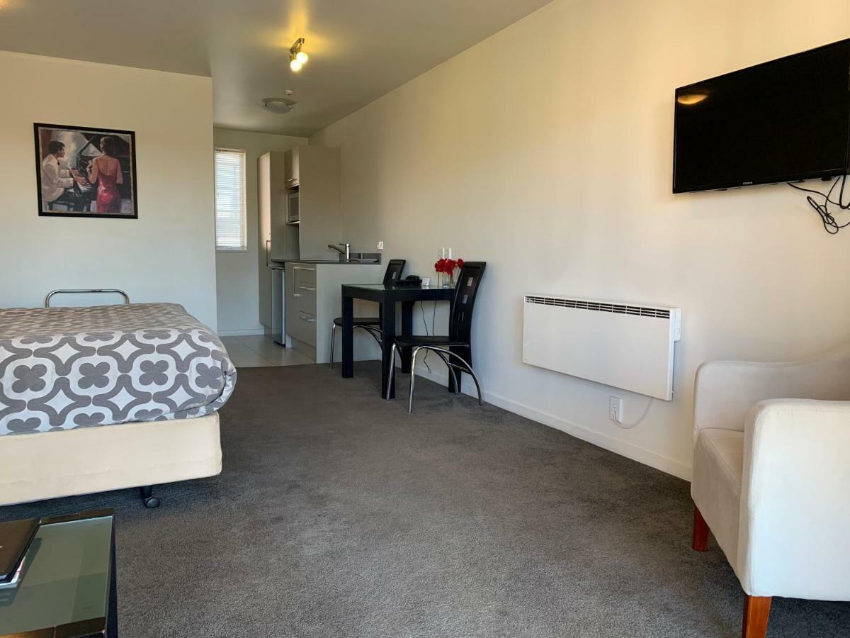 Salerno Motel Apartments Christchurch Exterior foto A studio apartment in New Zealand