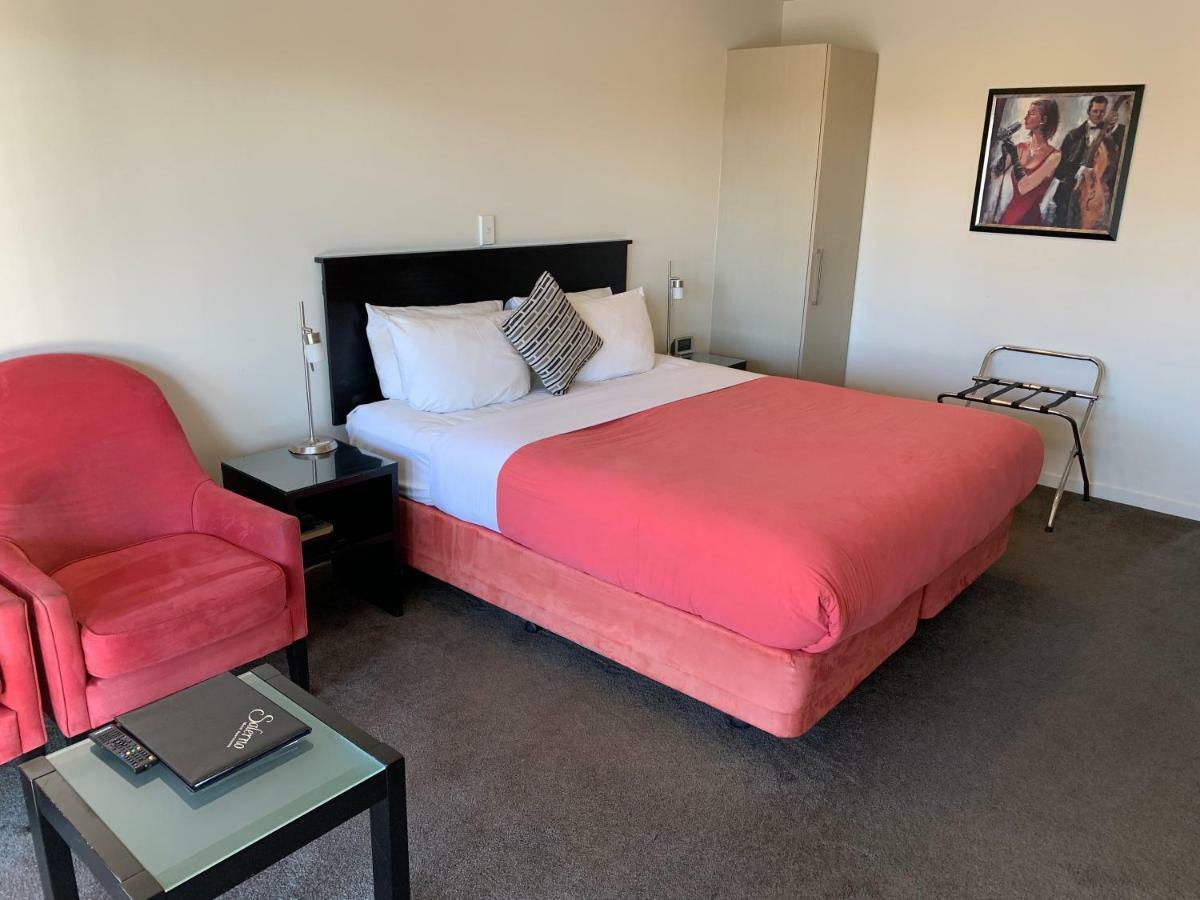 Salerno Motel Apartments Christchurch Exterior foto A room at the hotel
